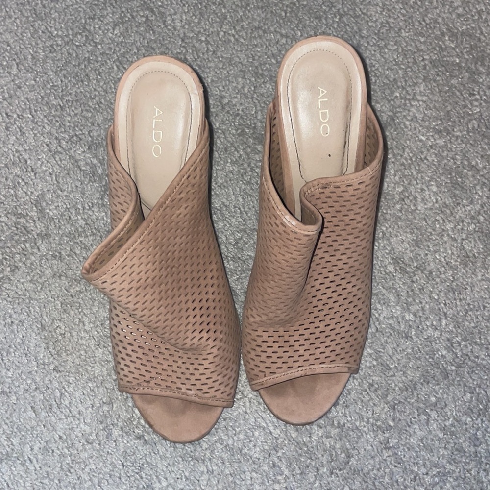 Tan wedges - Picture 2 of 4